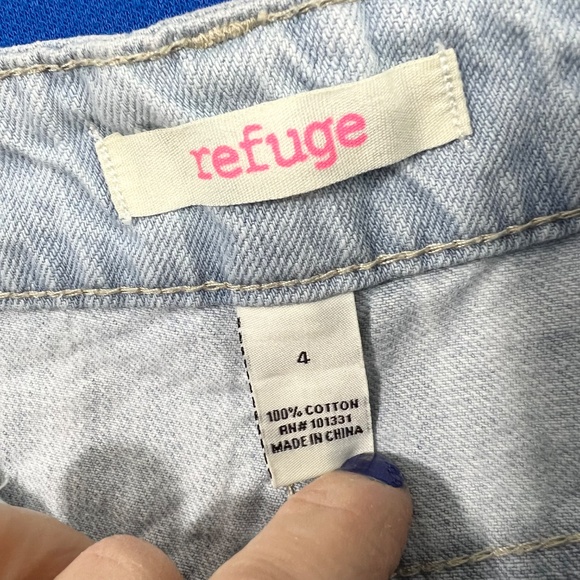 🔥2/$10 |•REFUGE•| Light Wash Distressed Jean Shorts - Picture 6 of 6